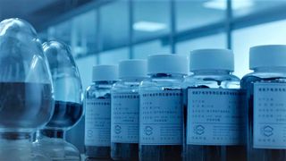 Super C hat ein  Verfahren entwickelt, um Graphen mit wenigen Schichten, sogenanntes few-layer Graphene (FLG), und damit wiederum Pasten für Elektroden in Lithium-Ionen-Batterien herzustellen. (Bild: SuperC)