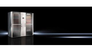 „Liquid Cooling Package LCP Inline CW“ bezeichnet das Rittal-System für eine wasserbasierte  Reihenklimatisierung. Ein Web-basiertes Tool, der „IT Cooling Kalkulator“,  hilft bei der Auswahl des passenden LCP-Systems. (Rittal)