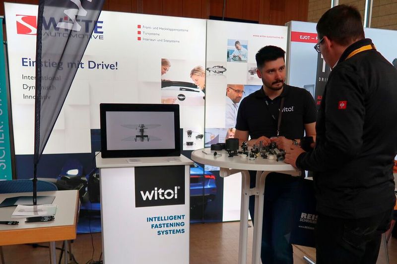 Witte stellte seine Witol-Toleranzausgleichelemente vor. Durch ihren Einsatz werden spannungsfreie und prozesssichere Schraubverbindungen erreicht. (Bild: D. Quitter - VCG)
