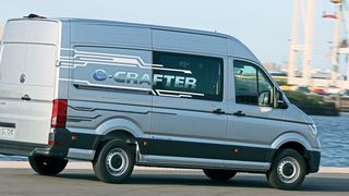 Der Crafter wurde bereits für einen E-Antrieb ausgelegt. Zwei Jahre nach Marktstart ist nun der E-Crafter erhältlich. (VW)