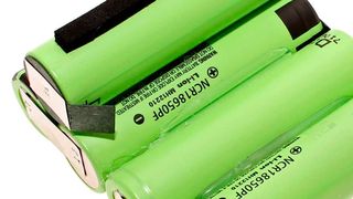 Akkus, die mit ultraniedrig konzentriertem Elektrolyt arbeiten, sind teuer, wenn auch leistungsstark. Ein ultraniedrig konzentrierter Elektrolyt auf Basis des Lithium-Salzes LiDFOB (Lithium-Difluor(oxalat)borat) könnte das günstigere Pendant werden. (Bild: Powerpush)