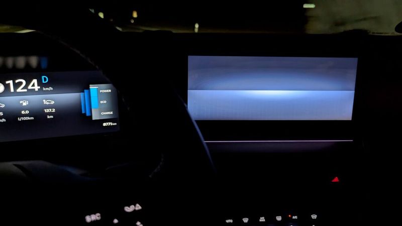 Der Frontera nervte mit regelmäßigen Ausfällen des Infotainmentsystems. Zwar fuhr sich das Gerät immer wieder von selbst hoch, aber wenn man kurz vor dem Ziel ist und die Navigation auf Tauchstation geht, ist das ziemlich blöd. (Bild: Rosenow – VCG)