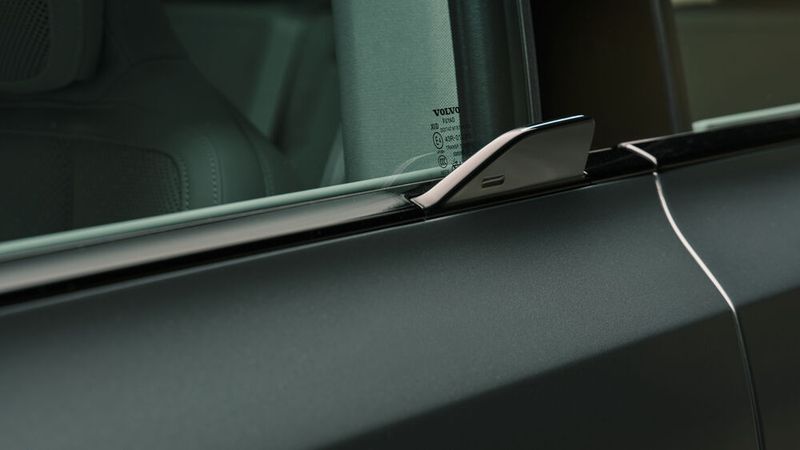 Außergewöhnlich sind die Türgriffe im so genannten Wing Grip Design. (Bild: Volvo)