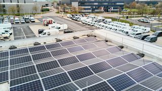 Wenn Kfz-Betriebe Sonnenenergie nutzen, dürfen sie grundsätzlich damit werben, aber keine pauschale Aussage oder Versprechen zu Klimaneutralität geben. (Bild: Herbrand)