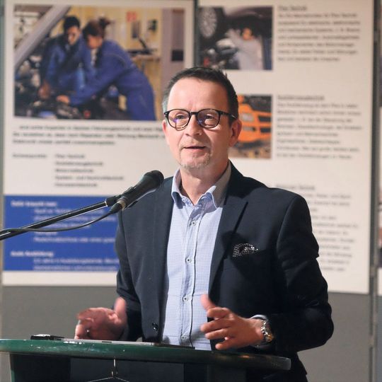 IFA-Professor Stefan Reindl in der Mitgliederversammlung der Kfz-Innung Ostthüringen.(Bild:  Zietz/»kfz-betrieb«)