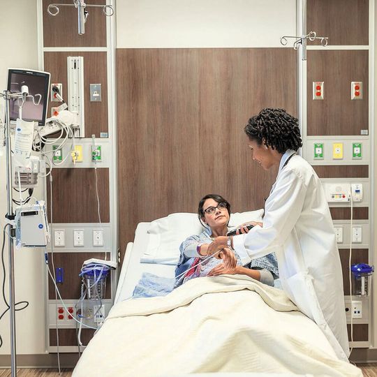 Auch medizinische Geräte müssen mittlerweile gegen  Hackerattacken geschützt werden(©  VMware)