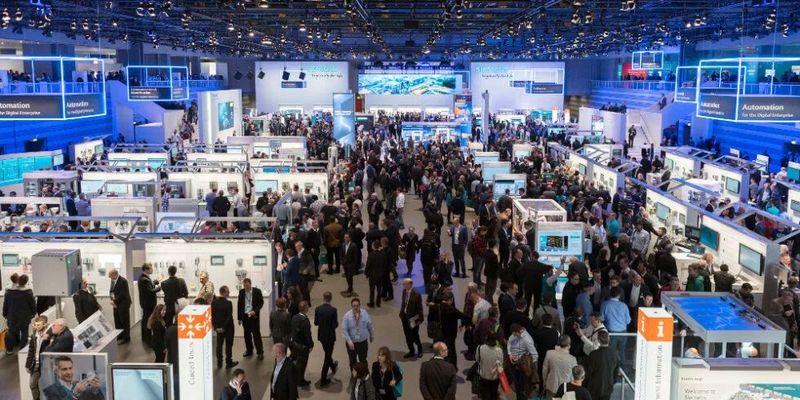 So soll`s bald wieder in den Hallen der SPS aussehen! Denn für Mitte November 2022 ist die Automatisierungsmesse von der Mesago wieder als Live-Event geplant. Über 700 Aussteller sind bereits jetzt gelistet, heißt es.