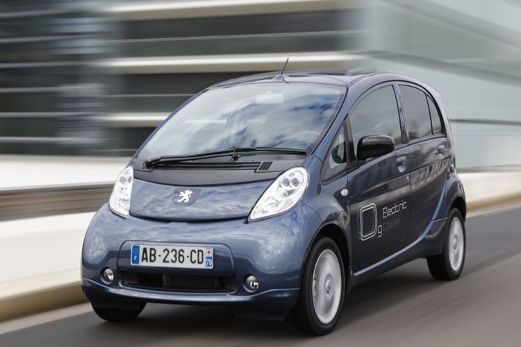 Von dem mit dem Mitsubishi i-MIEV baugleichen ION konnte Peugeot 2012 dagegen bis Ende Oktober laut KBA 253 Fahrzeuge verkaufen. Der Listenpreis liegt bei 29.393 Euro und ist damit fast identisch. (Foto: Peugeot)