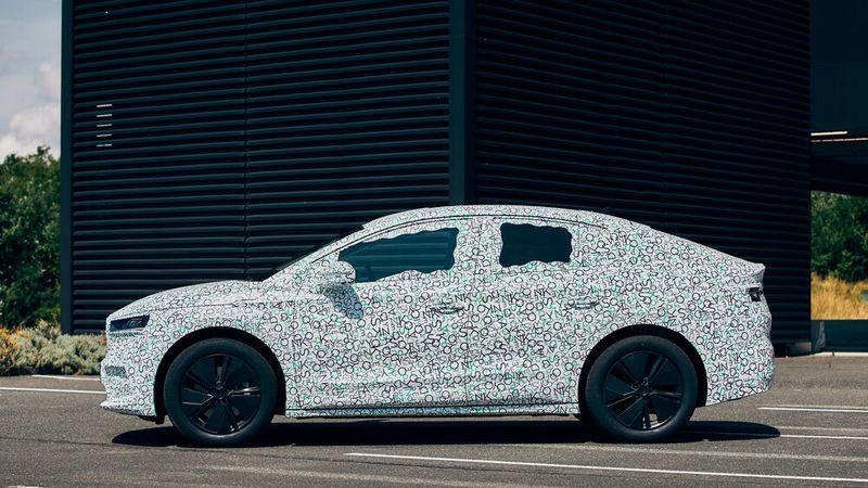 Steckt im Boden die größte Batterie mit einer nutzbaren Kapazität von 77 kWh, erreicht die Variante mit Heckantrieb bis zu 535 Kilometer (nach dem WLTP-Zyklus). (Bild:Skoda)