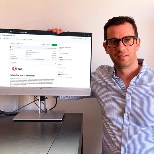 Rui Peixe, Chairman TALQ Technical Workgroup: „Die Veröffentlichung soll vor allem dazu beitragen, dass Kommunen besser verstehen, warum es sinnvoll ist, den TALQ-Standard als Anforderung in öffentliche Ausschreibungen für verschiedene Smart-City-Anwendungen aufzunehmen, um Investitionen abzusichern und zukunftssichere, interoperable Systeme zu gewährleisten.“ Rui Peixe, Chairman TALQ Technical Workgroup: „Die Veröffentlichung soll vor allem dazu beitragen, dass Kommunen besser verstehen, warum es sinnvoll ist, den TALQ-Standard als Anforderung in öffentliche Ausschreibungen für verschiedene Smart-City-Anwendungen aufzunehmen, um Investitionen abzusichern und zukunftssichere, interoperable Systeme zu gewährleisten.“