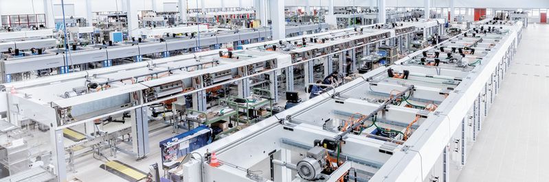 Bis dahin will Schubert 1000 TLM-Gestelle im Jahr ausliefern – um dieses Ziel zu erreichen, wird der Montage-Prozess ständig optimiert.(Bild:  Schubert)