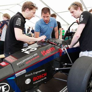 Beim Boxenstopp in Boxberg wurden die Formula Student-Teams von Bosch-Ingenieure beraten.