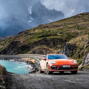 Porsche hat einen Panamera E-Hybrid für eine 500-Kilometer-Tour zur Verfügung gestellt.(Bild:  Porsche)