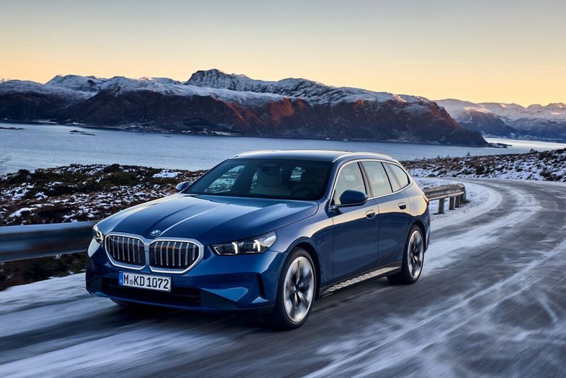Den 5er Touring gibt es weiterhin als klassischen Diesel, der sich optional mit Allradantrieb kombinieren lässt. (Bild: BMW)