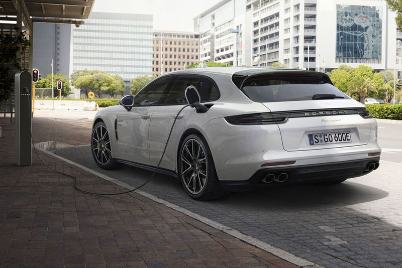 ... und einen Plug-in-Hybriden. (Porsche)
