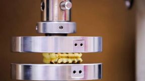 Superfoam is a composite that is capable of absorbing 10 times more energy than a conventional foam. (Image:Abbey Toronjo/Texas A&M University Division of Marketing & Communications)