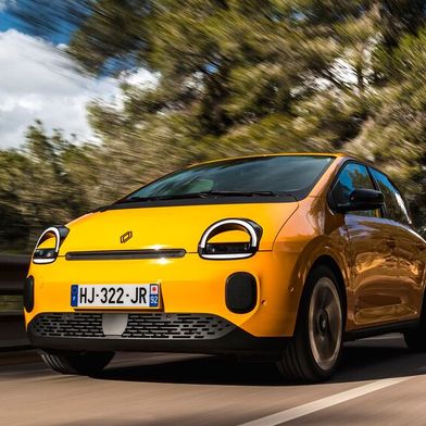 Mit dem Twingo E-Tech bringt Renault eine rein elektrisch angetriebene Neuauflage des Kleinstwagens Twingo an den Start. (Bild: Renault)