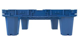 Eine der neuen, zu 100 Prozent aus recycelten Kunststoffabfällen bestehende Q+ von Chep in der üblichen Version (ohne Räder) von vorne. (Bild: Chep Europe)