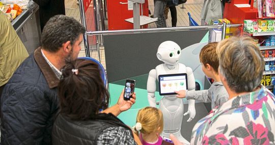 Répondre aux questions de clients dans un centre commercial. Une activité banale et pourtant… Répondre aux questions de clients dans un centre commercial. Une activité banale et pourtant…