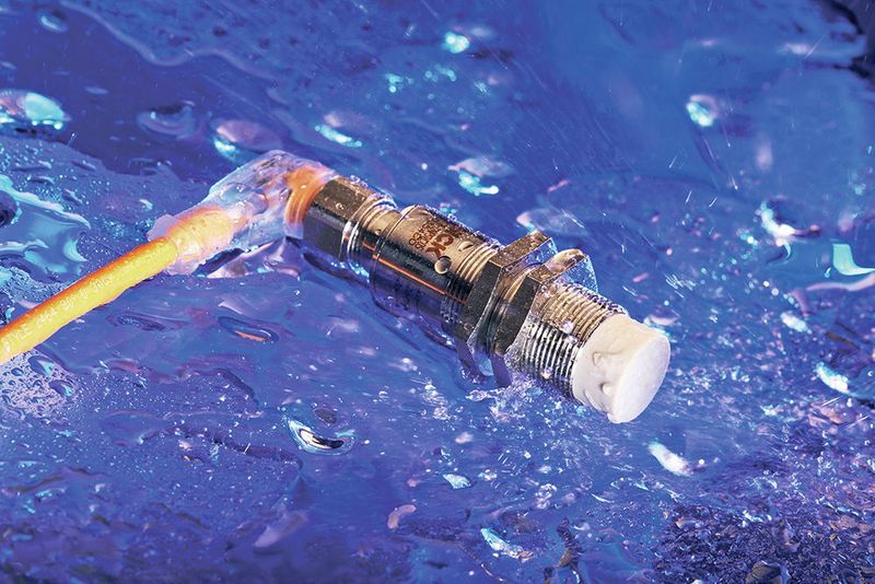 IMF-Sensoren überzeugen unter anderem in den Schutzarten IP 68 und IP 69K durch ihre besondere Dichtigkeit. (Sick)