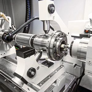 Overbeck, die deutsche Tochtergesellschaft, präsentiert die hochpräzise Innen-, Außen-, Plan- und Unrund Schleifmaschine ILD-400. Eine flexible Lösung für das Schleifen hochkomplexer Teile, die verschiedene Schleifverfahren in einer Aufspannung erfordern.(Bild:  Danobat)