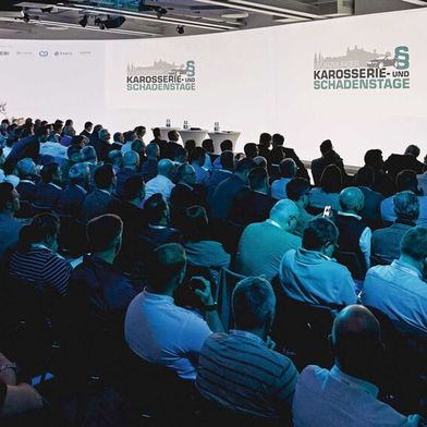 Im vergangenem Jahr besuchten mehr als 1.270 Teilnehmer die Würzburger Karosserie- und Schadenstage. (Bild: Stefan Bausewein)