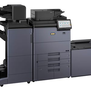Das Schwarz-Weiß-System Utax 10565i ist mit bis zu 105 DIN-A4-Seiten das schnellste der neuen Utax-Systeme und damit deutlich flotter als die Vorgängergeneration mit maximal 85 Seiten pro Minute. Ebenfalls neu ist der 10,1-Zoll-Touchscreen mit modernisierter Bedienoberfläche.(Bild:  Utax)