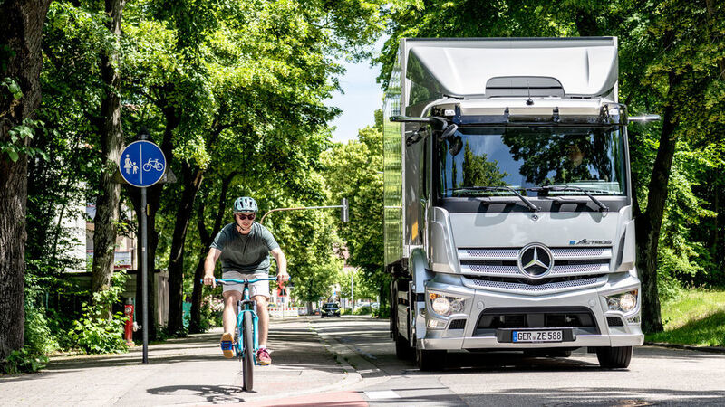 In der Stadt fährt der Elektro-Actros flüsterleise und rußfrei. (Daimler Truck AG)