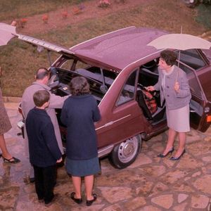 Französischer Fixstern Renault 16 – Die fünftürige Fließhecklimousine mit variablem Innenraum definierte 1965 die Mittelklasse neu.(Bild:  Renault)