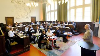 ZDK-Pressesprecher Ulrich Köster (r.) stellte in Wiesbaden (Bild) und in Baden-Württemberg die Öffentlichkeitsarbeit des Verbands vor sowie für dieses Jahr geplante Aktionen. (Bild: Zietz - VCG)