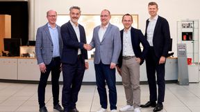 Die neue und alte Geschäftführung des Autohauses Kniest (v.li.): Michael Haglage, Geschäftsführer Service Herbrand-Gruppe, Richard-Lacek Herbrand, geschäftsführerender Gesellschafter Herbrand-Gruppe, Christian Pütz, ehemaliger Geschäftsführer Autohaus Kniest, Georg Jeuken, Geschäftsführer Vertrieb Herbrand-Gruppe, Daniel Hennig, Geschäftsführer Finanzen Herbrand-Gruppe. (Bild: Herbrand)