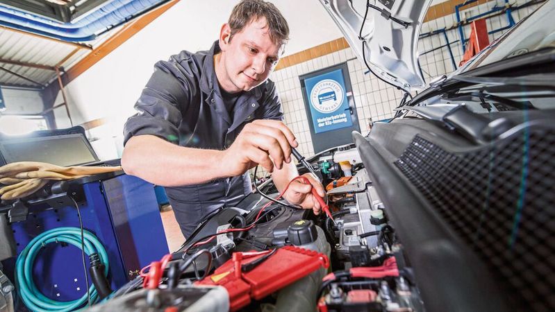 Das Kfz-Gewerbe ist auf der Suche nach geeignetem Nachwuchs. Dazu hat sich die Initiative Autoberufe neu aufgestellt. (Bild:  Promotor)