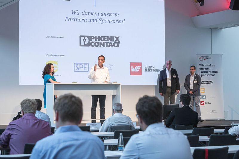 16. Anwenderkongress Steckverbinder: Der SPE-Tag am 4. Juli 2022 zog wieder viele interessierte Zuhörer an. Abgedeckt wurden fast alle Themen im Bereich Single Pair Ethernet vom Standard über das Marktpotenzial, Rückwärtskompatibilität, Schirmung, Messtechnik bis hin zum neuen Standard SPE M12 Hybrid. (Bild: Elektronikpraxis)