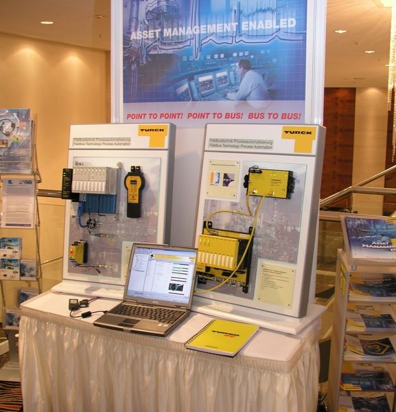 An Informationsständen präsentierten namhafte Unternehmen der Automatisierungsbranche aktuelle Lösungen. (Archiv: Vogel Business Media)