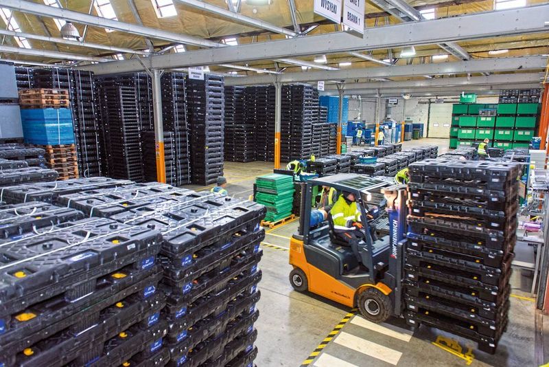 Sowohl die Hybox als auch das Mega-Pack-System sind faltbar, wodurch sich ihr Volumen beim Leertransport um bis zu 80 % reduzieren lässt. (Walther Faltsysteme)