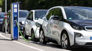 Käufer können bis zu 9.000 Euro für den Kauf eines Elektroautos erhalten. (Bosch)