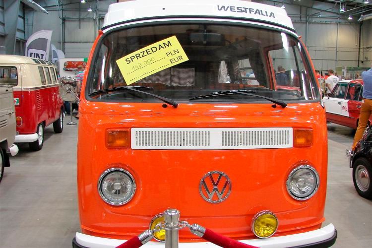 Vielleicht im Osten günstiger als bei uns zu erstehen? Den beliebten Bulli als Camper gab es für umgerechnet „nur“ 34.000 Euro zu kaufen. (Bild: Jozef Trzionka)