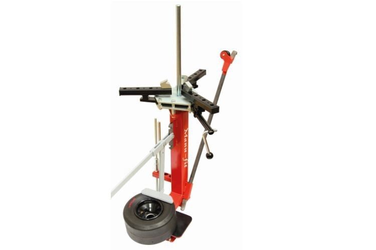 Für die manuelle Montage von Klein- und Spezialrädern eignet sich das Manu-Fit-MFA. (Foto: Longus)