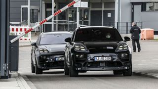 Der elektrische Macan wird wohl 2023 präsentiert, soll aber wegen verzögerter Software-Entwicklung bei Cariad erst 2024 auf die Straße kommen. (Bild: Porsche)