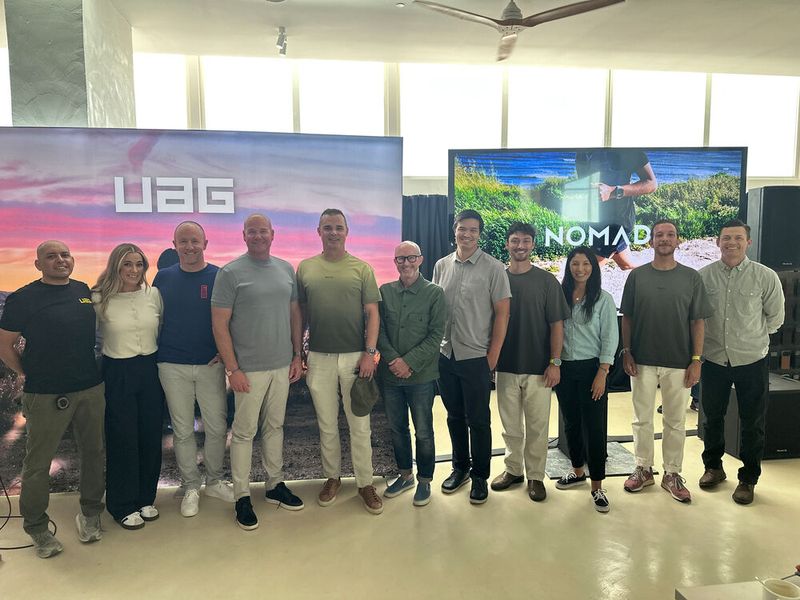 Aus 2 wird 1: Das UAG-Team wächst mit den neuen Kollegen von Nomad Goods: (v. l.) Carlos DelToro, Rachelle Minyard, Fraser Heaslip, Scott W. Hardy (UAG), Noah Dentzel (NOMAD), Casey Bevington u. Michael McVerry (UAG), Harvey Hunerberg (NOMAD), Shannon Pelot (UAG), David Vanhouteghem (NOMAD) und JT Fox (UAG) (Bild: Vogel IT-Medien GmbH)