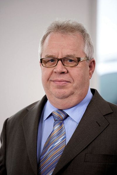Wolfgang Emert, Geschäftsführer der Zimmer & Kreim GmbH & Co. KG in Brensbach, über Leuchtdioden am Handlingsystem Chameleon: „Benutzer können schon von Weitem den Status eines Werkstücks oder einer Elektrode prüfen und entsprechend schnell reagieren.“  (Bild: Zimmer & Kreim)