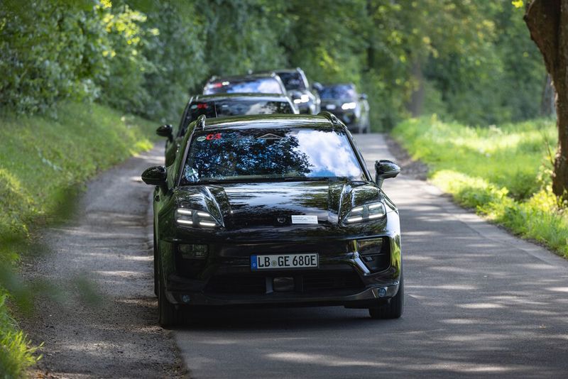 Das E im Kennzeichen weist auf die neue, emissionsfreie Antriebstechnik hin. (Bild: Porsche)