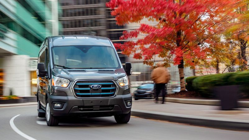Die Batterie-Kapazität von 67 kWh soll dem E-Transit zu einer Reichweite von bis zu 350 Kilometern (kombiniert) gemäß WLTP-Fahrzyklus verhelfen. (Ford)