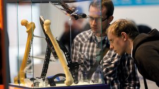 Die Compamed zeigt ein umfassendes Spektrum an Teilprodukten, Ausrüstungen und Technologien für medizinische Geräte. (Bild: Messe Düsseldorf, C. Tillmann)