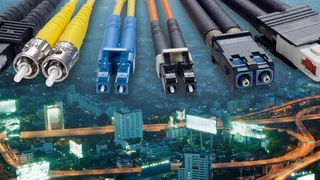 Datenverbindungen mittels Lichtwellenleiter nehmen zu – für die immer schneller werdenden Datenkommunikationsnetze bieten sie viele Vorteile. (Bild: Phoenix Contact)