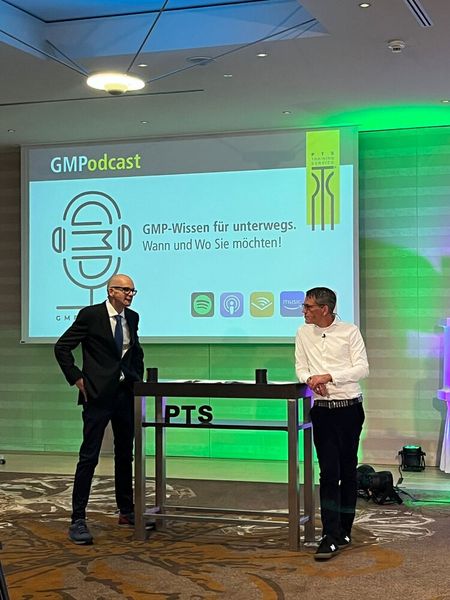 Live GMPodcast zum Annex 21 mit Rico Schulze, Sächsisches Staatsministerium für Soziales und Gesellschaftlichen Zusammenhalt und Ruven Brandes (Bild: PTS Schnettler)