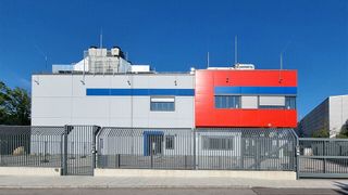 Das SDC-Rechenzentrum in Kirchheim-Heimstetten, das verteilt auf zwei Stockwerke 5.600 Quadratmeter Whitespace besitzt. Nebenan ist noch Fläche zum Ausbau.  (Bild: Spacenet AG)