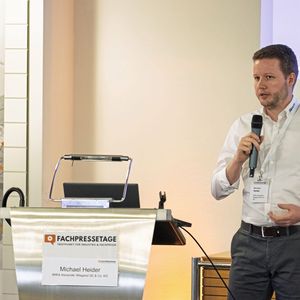 Image 2: Michael Heider talks about IIoT condition monitoring at the Stutensee editorial office's trade press days. (Image:rbs)