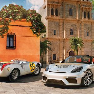 Boxster mit Racing-Genen: Der furiose Porsche 718 Spyder RS Panamericana Special von 2024 war eine Hommage an den 550 Spyder aus den Roaring Fifties. Bereits im Modelljahr 2004 gab es das Jubiläums-Sondermodell „50 Jahre 550 Spyder“, das auf 1953 Stück limitiert war, von denen 372 Fahrzeuge auf den deutschen Markt kamen. Das Jubiläums-Modell wurde ausschließlich in der für den Carrera GT entwickelten Farbe GT-silbermetallic ausgeliefert, den Innenraum dominiert Leder in der neuen Farbe Cocoa, die auch das Verdeck trägt. Der Grundpreis des bereits mit umfangreichen Extras ausgestatteten Sondermodells belief sich auf 59.192 Euro.(Bild:  Porsche)