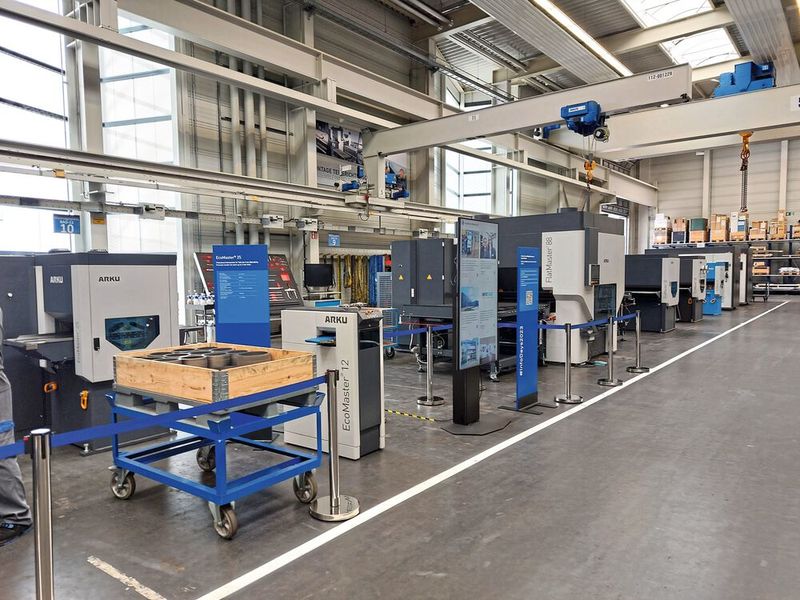 Impressionen der Hausmesse „Infotage“ bei Arku. Hier dreht sich alles ums Richten und Entgraten. (Bild: VCG/Finus)